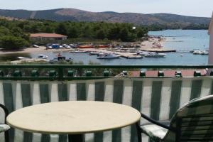 Holiday apartment in with sea view, balcony, air conditioning, WiFi 5177-2, Zaboric