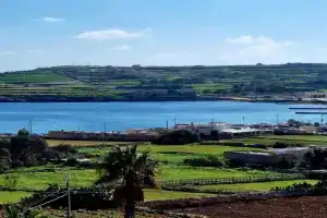 Peaceful penthouse with views 3 min walk to the beach, Marsaskala