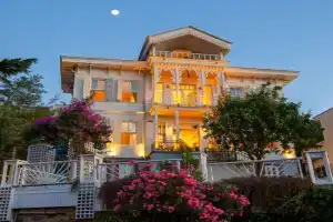 Mansion Miliá Hotel, Adalar