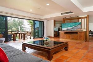Beachside Apt Short Walk to 2-3 BR Apartments, Nai Harn