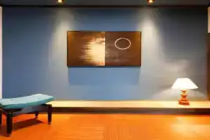 Mahana Apartments, Ito