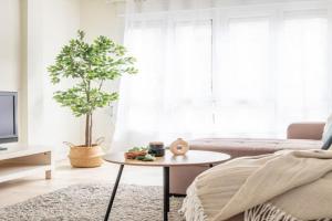 Apto Coqueto centrico y luminoso by urban hosting Apartments, Santander
