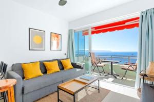 Modern cozy ocean view apartment near the beach with swimming pool in complex, Puerto de Santiago