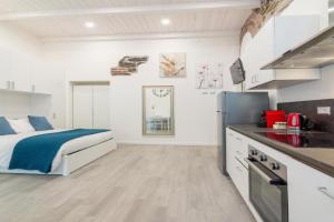 Modern Apartment at Via Carloni by Wonderful Italy, Como