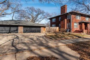 2 Bed 1 Bath Property in College Hill with Garage Guest house, Wichita