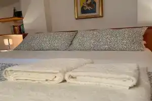 La casa nel cortile, Castelbuono