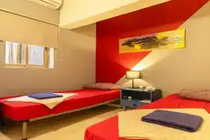 Quiet ensuite budget twin room, St Julians