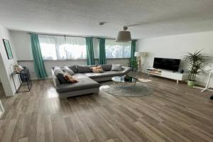 Kaarst-Apt für 4, Zentral, Gemütlich, privater Parkplatz Apartments, Kaarst