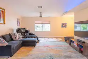 5 min to airport and 15 min to beach! Guest house, Fort Lauderdale
