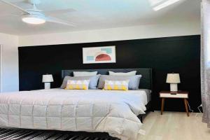 Stylish home in the heart of w/ private pool Guest house, Tempe