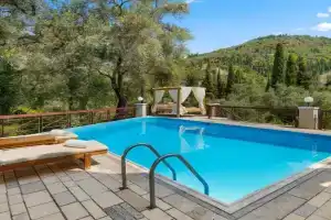Doliva Studio with private pool, Agios Gordios