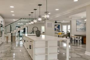 5 Mi to Inner Harbor Expansive Family Getaway, Baltimore