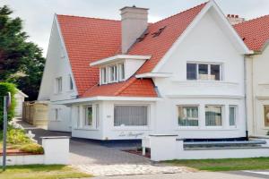 Les Bruyeres Apartments, De Haan
