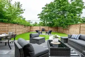 Luxury Stylish Home, Walk to Falls, Fire Pit&More Guest house, Niagara Falls