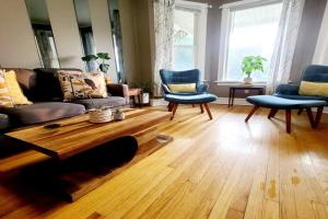 Hermosa House apartment - Peaceful Quiet 3BR, Free Street Parking, Solar Powered, by Logan Square, Chicago