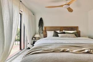 The Golden Oak in Calella Centre - 100m from beach Apartments, Llafranc