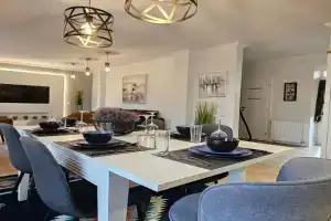 DREAMZzz 130m2 Designerwohnung mit 2 Bädern Apartments, Gera