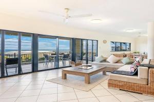 Oceanview Tropical - A Top End Poolside Oasis Apartments, Darwin