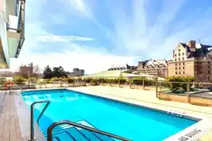 Waterfalls Hotel in Downtown With Stunning Views!, Victoria