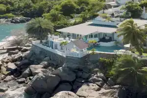 Blue Rhapsody Villa, Glacis