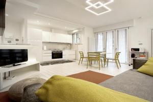 "La Casetta dei Ronchi" 300 mt dal mare - posto auto gratuito Apartments, Marina di Massa