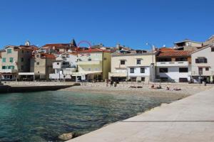 Apartment Fantasy, Baska