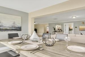 Bright with pool access Apartments, Pompano Beach