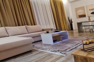 LUXURY APARTMENT, Tirana