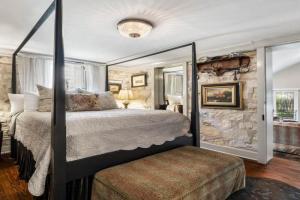 Historic 2 bd Home Patio DT Guest house, Fredericksburg