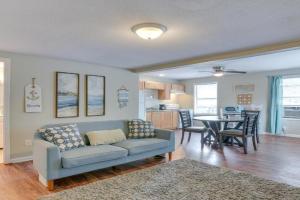 Walk to Beach Cozy Unit in! Apartments, Galveston