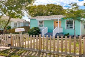 Galveston Vacation Rental Deck and Central Location Guest house, Galveston