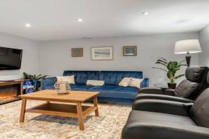 Lakeside Retreat near Toronto Apartments, Mississauga