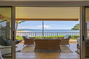 Menehune Shores 218- Updated Prime Oceanfront 3 bedroom at Menehune Shores, Kihei
