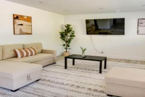 Pet-Friendly Retreat about 7 Mi to Beach! Guest house, Chesapeake