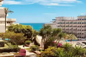 BenalBeach Holiday Appartement 2BDR Beach100m 5 Pools Gardens Apartments, Torremolinos
