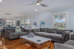 Luxury Designer Villa by the Beach Bright Beautiful Brand New, Galveston