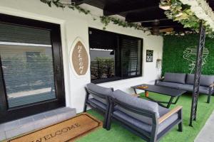 Quiet Oasis Steps From Shops with Golf View-CS61 Guest house, Hollywood