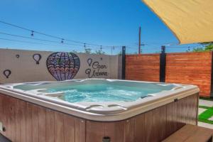 Casa Urbana-Close to Downtown-Hot Tub-Pet Friendly-No Pet Fees!, Albuquerque