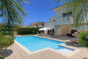 Luxury Villa Villa Shanta 3 Bedroom Villa Distant Sea Views, Coral Bay