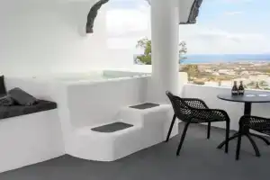 Black Shade Suite Apartments, Fira