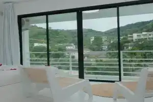 MoonE Apart-hotel, Kata