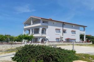 Apartments with parking space, Rab - 21881, Lopar