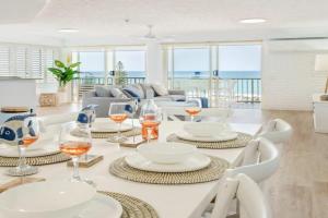Beautiful Coastal Apartment with Epic Sea Views, Caloundra