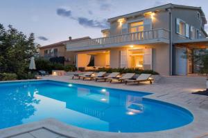 Casa Rotondo, Kastel Stari