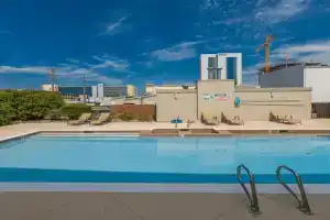 Linda's Beach Shack at the Playa Rana - Pool - 2 blocks from the beach and boardwalk! Guest house, Virginia Beach