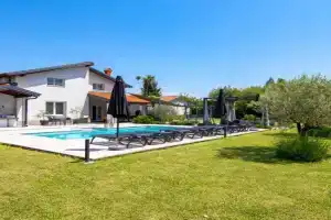 Modern villa Susanj with outdoor pool in, Opatija