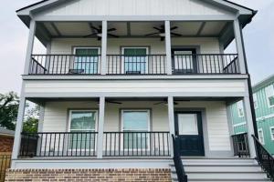 Luxury 4 Bedroom Home and private deck by MCG 6, Augusta