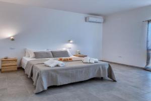 IzzHome Cozy Sunflowers 2 Apartments, Pula