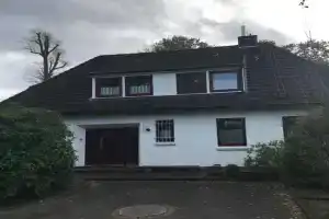 FeWo Zentrum EG 3 Schlafzimmer und FeWo OG 4 Schlafzimmer Apartments, Aurich