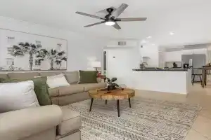 Lovely 2-Bdr w/Patio, Lake Park! Guest house, Naples